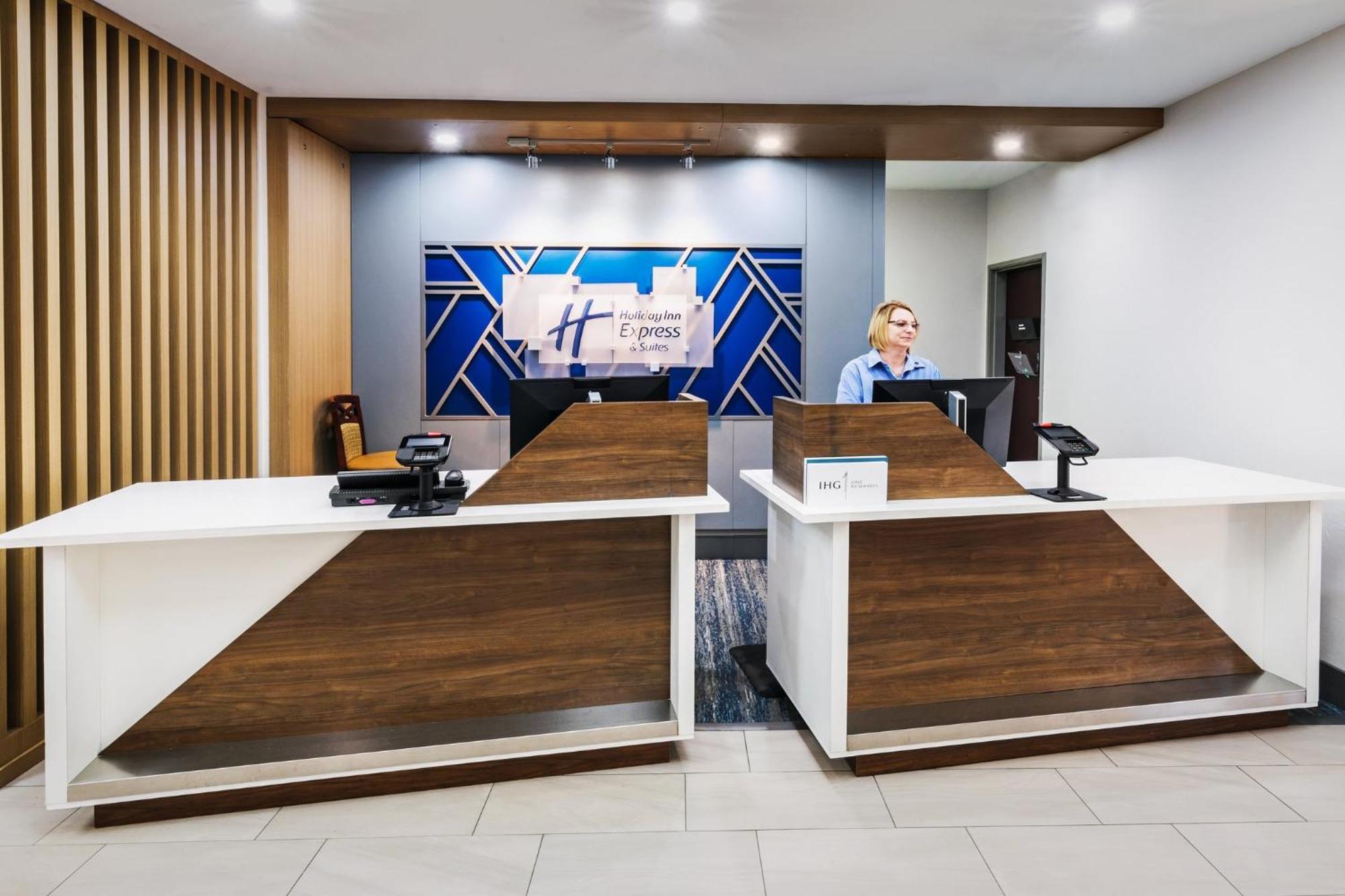 Holiday Inn Express Hotel & Suites Henderson - Traffic Star By Ihg Exterior photo