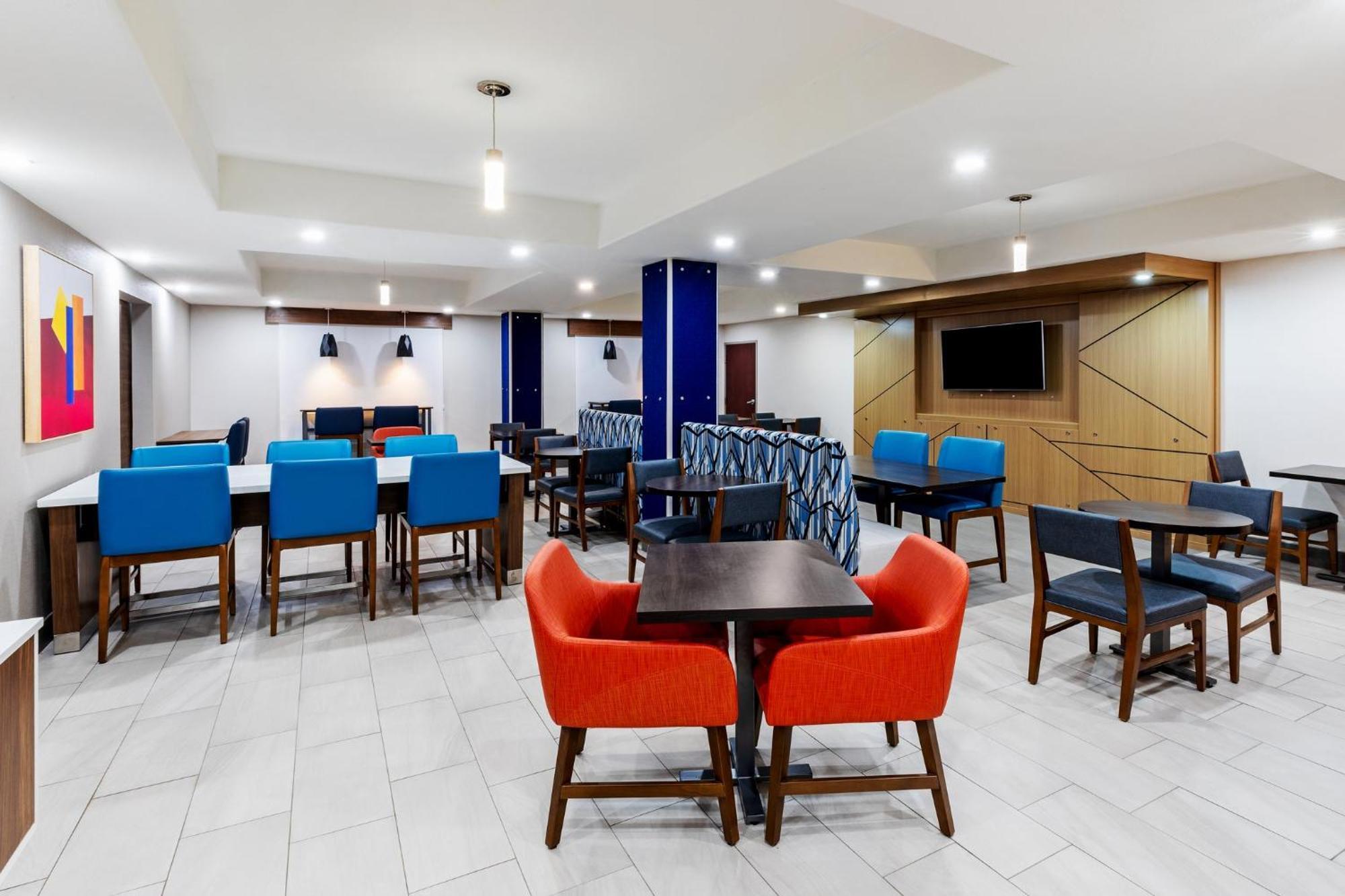 Holiday Inn Express Hotel & Suites Henderson - Traffic Star By Ihg Exterior photo