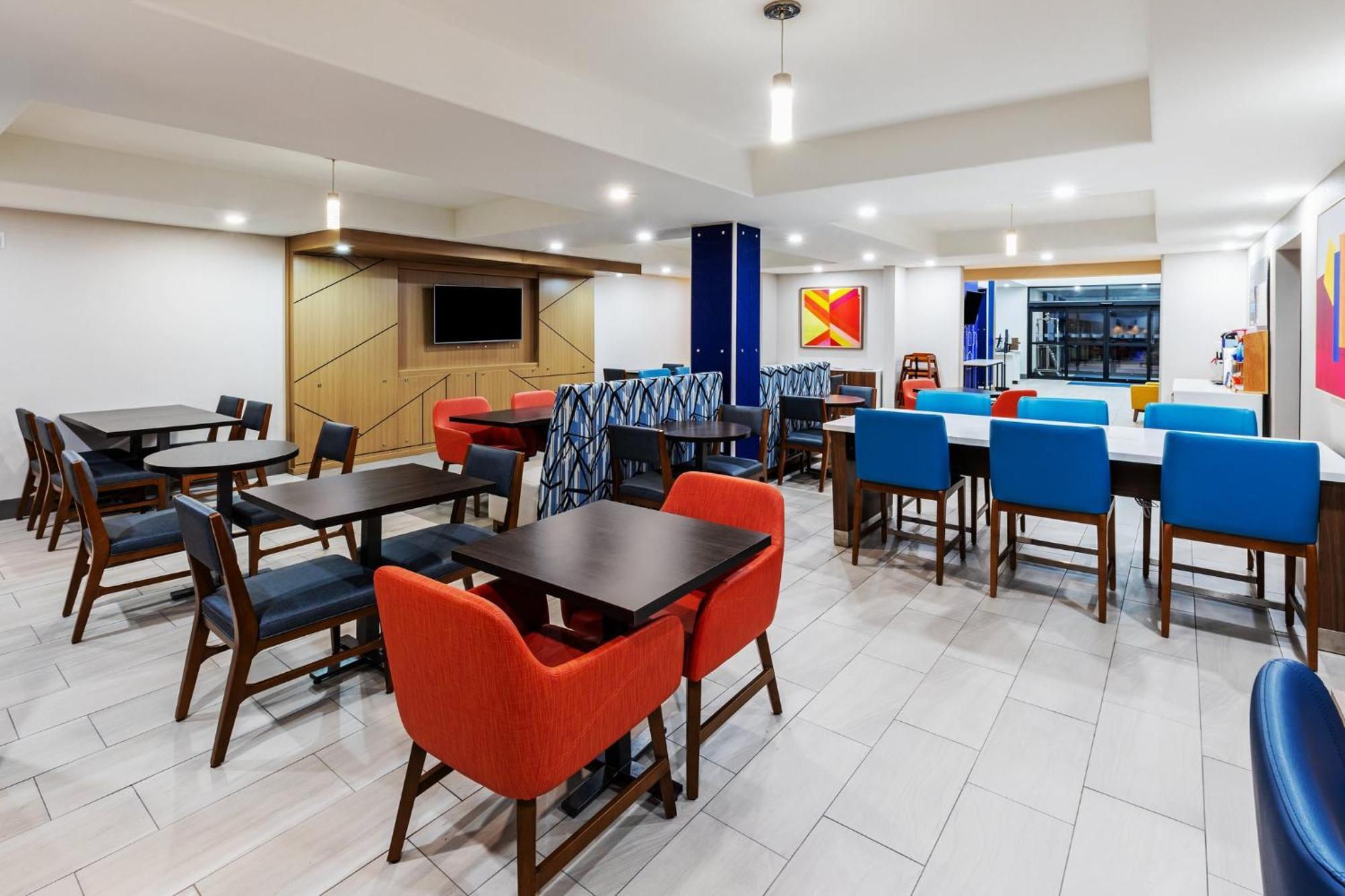 Holiday Inn Express Hotel & Suites Henderson - Traffic Star By Ihg Exterior photo