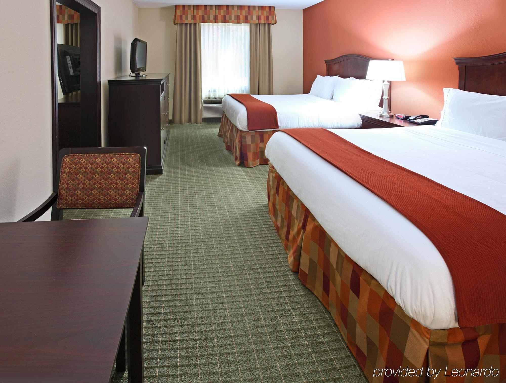 Holiday Inn Express Hotel & Suites Henderson - Traffic Star By Ihg Room photo