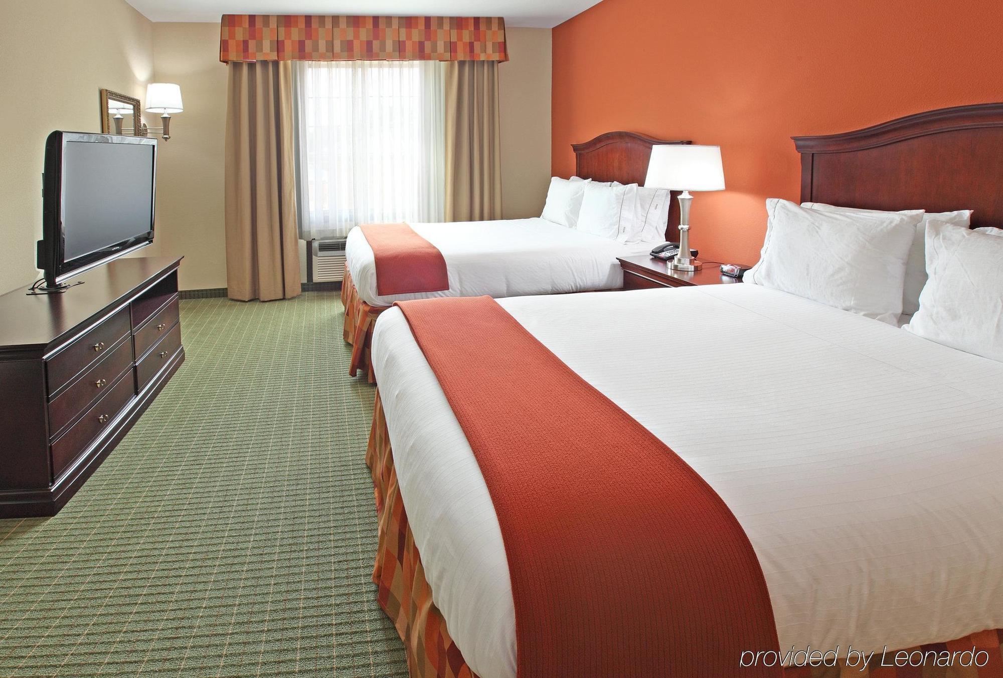 Holiday Inn Express Hotel & Suites Henderson - Traffic Star By Ihg Room photo